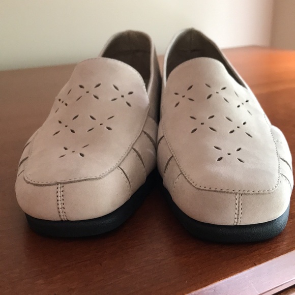Aerosoles Women's Tan Loafers new. 7.5 Wide - Picture 6 of 7